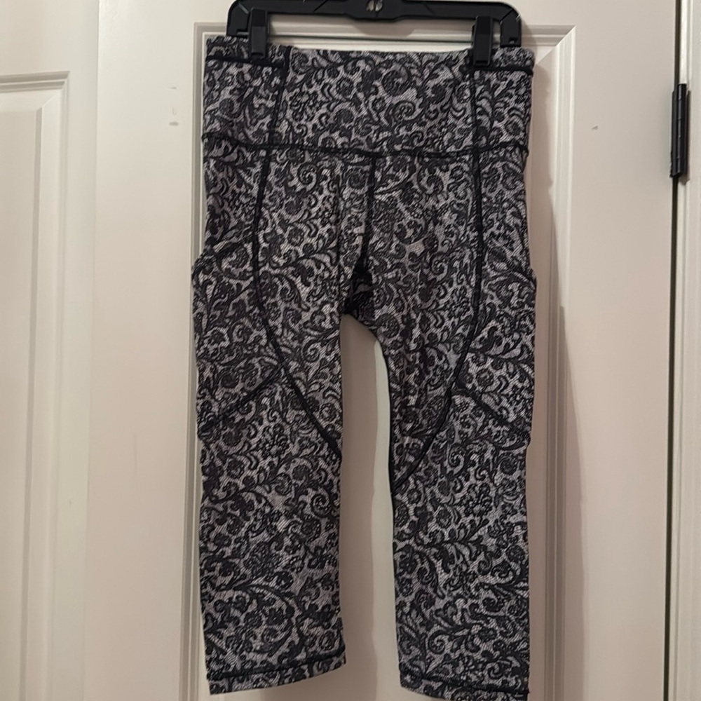 Lululemon crop, sz 4